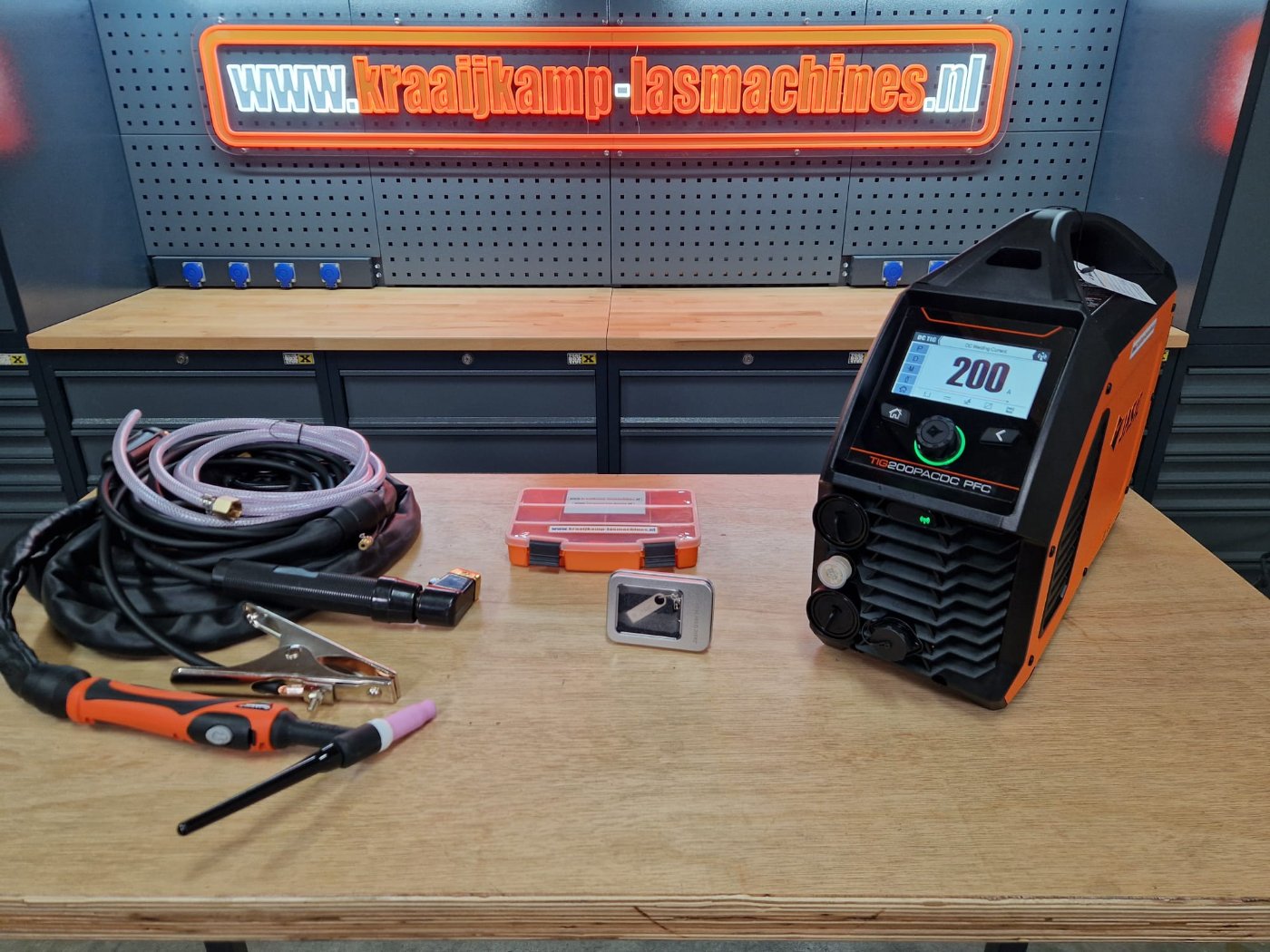 Jasic met geavanceerd LCD SCHERM EVO20 TIG200P AC/DC PFC PULSE 230v inclusief slangenpakket!