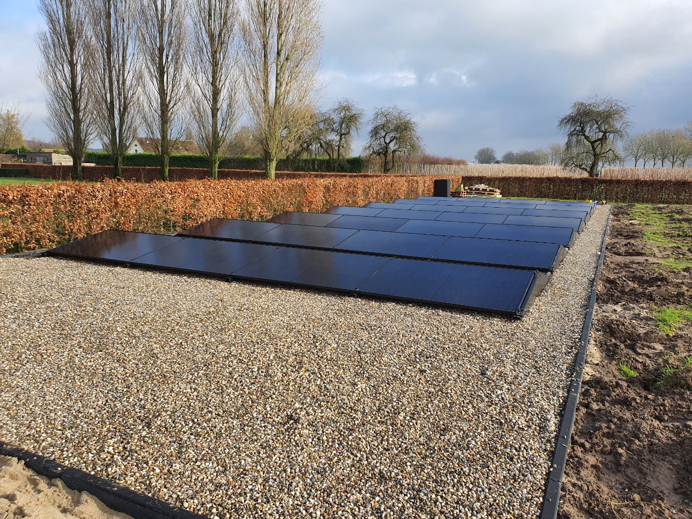 Zonnepanelen op de grond monteren