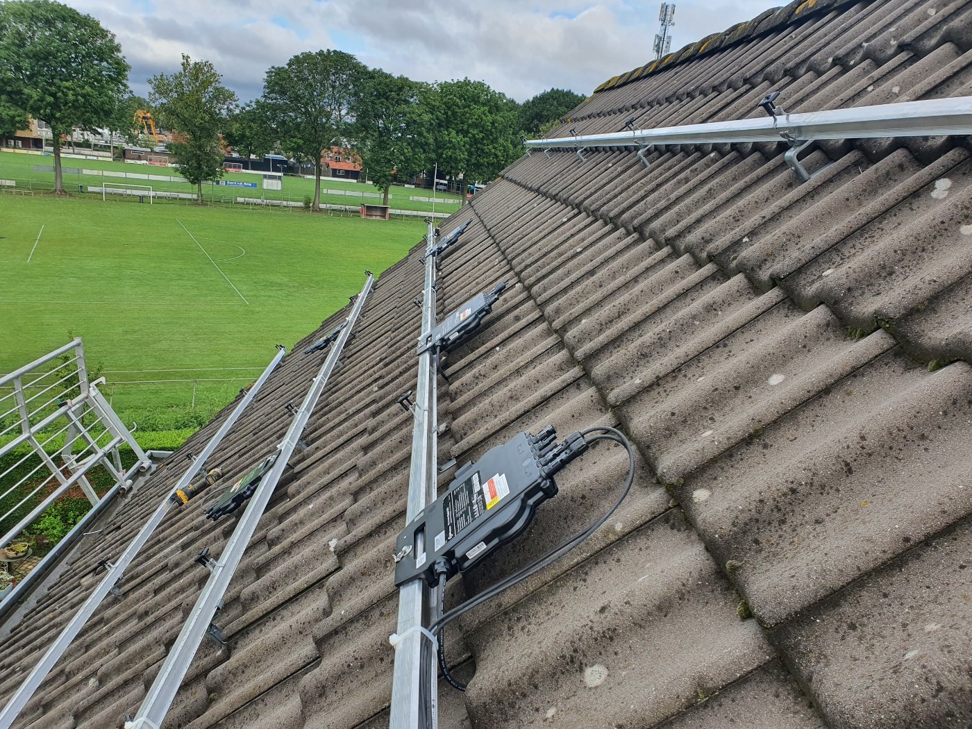 ZONNEPANELEN MONTEREN