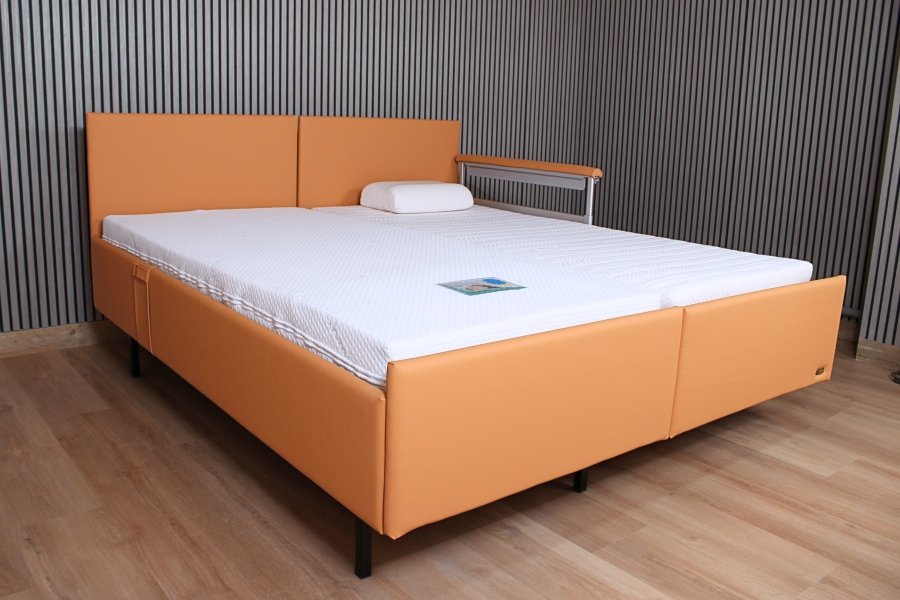 Hoog-laag bed QQQ11133 Tweepersoons zorg-verpleeg bed King RICHARD II EST 2 x 90 x 210 Geheel opnieuw gestoffeerd!