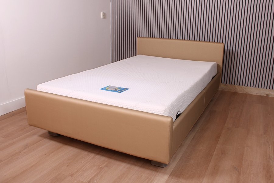 Hoog-laag bed qqq1172 Formidabel maat 120 x 200.  GEHEEL OPNIEUW GESTOFFEERD EN GEREVISEERD. Nu met enorme korting!