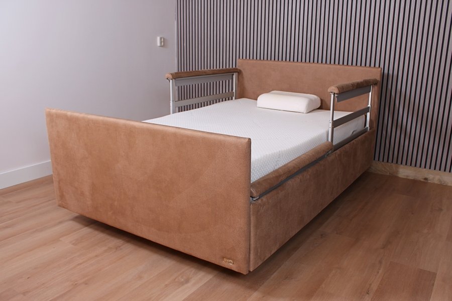 Hoog-laag bed qqq1182 Hagelnieuwe Ridder Lancelot, 120 CM. BREED 1 persoons zorg-verpleeg bed. OM SNEL IN HUIS TE HEBBEN. Nu met EXTRA korting!